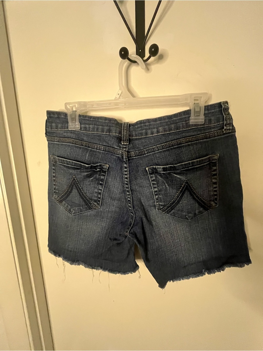 Delia’s Bailey Denim Shorts 7/8 - Picture 3 of 5